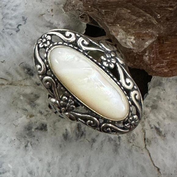Carolyn Pollack Sterling Elongated Oval Mother of Pearl Decorated Ring For Women